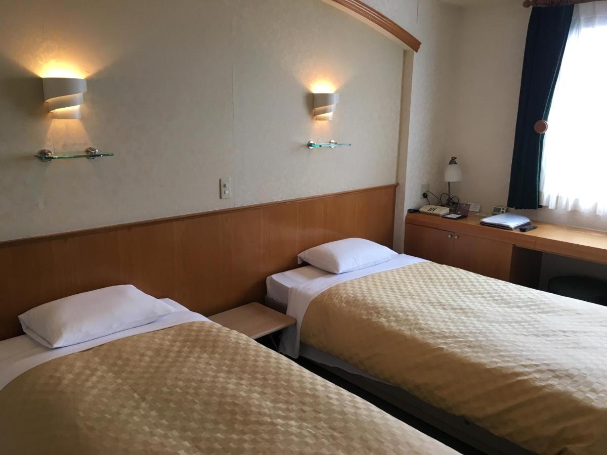 Urayasu Beaufort Hotel Buitenkant foto