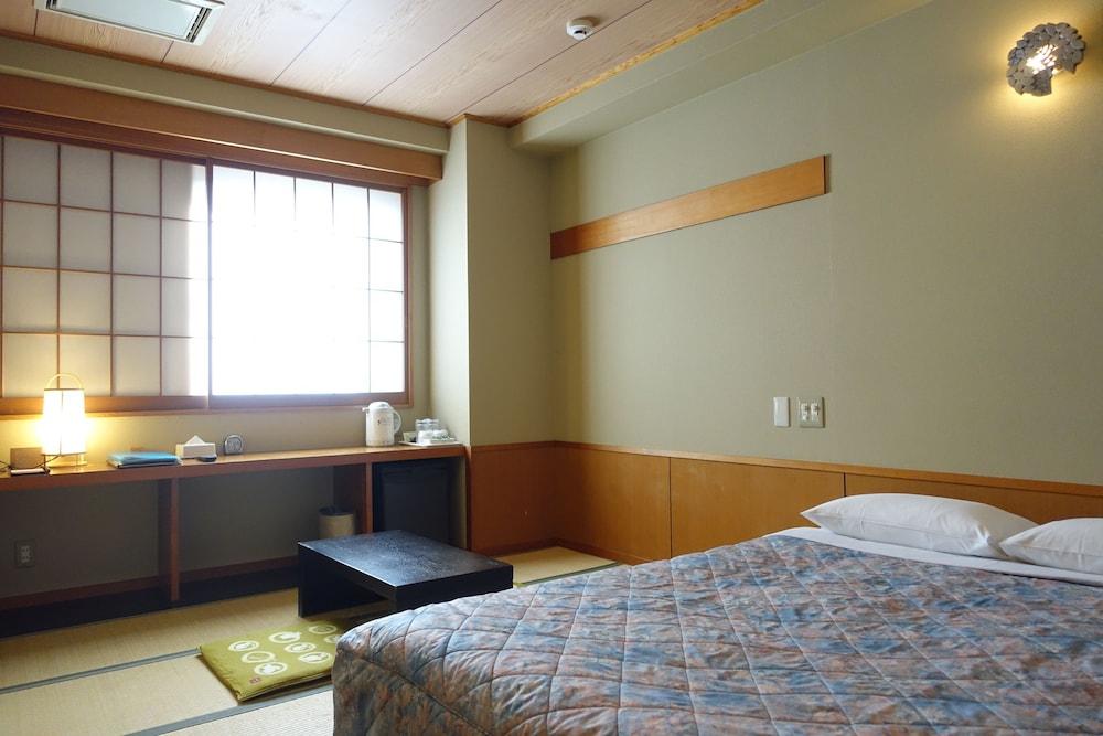 Urayasu Beaufort Hotel Buitenkant foto