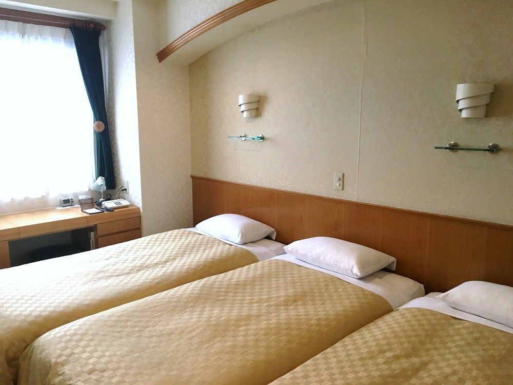 Urayasu Beaufort Hotel Buitenkant foto
