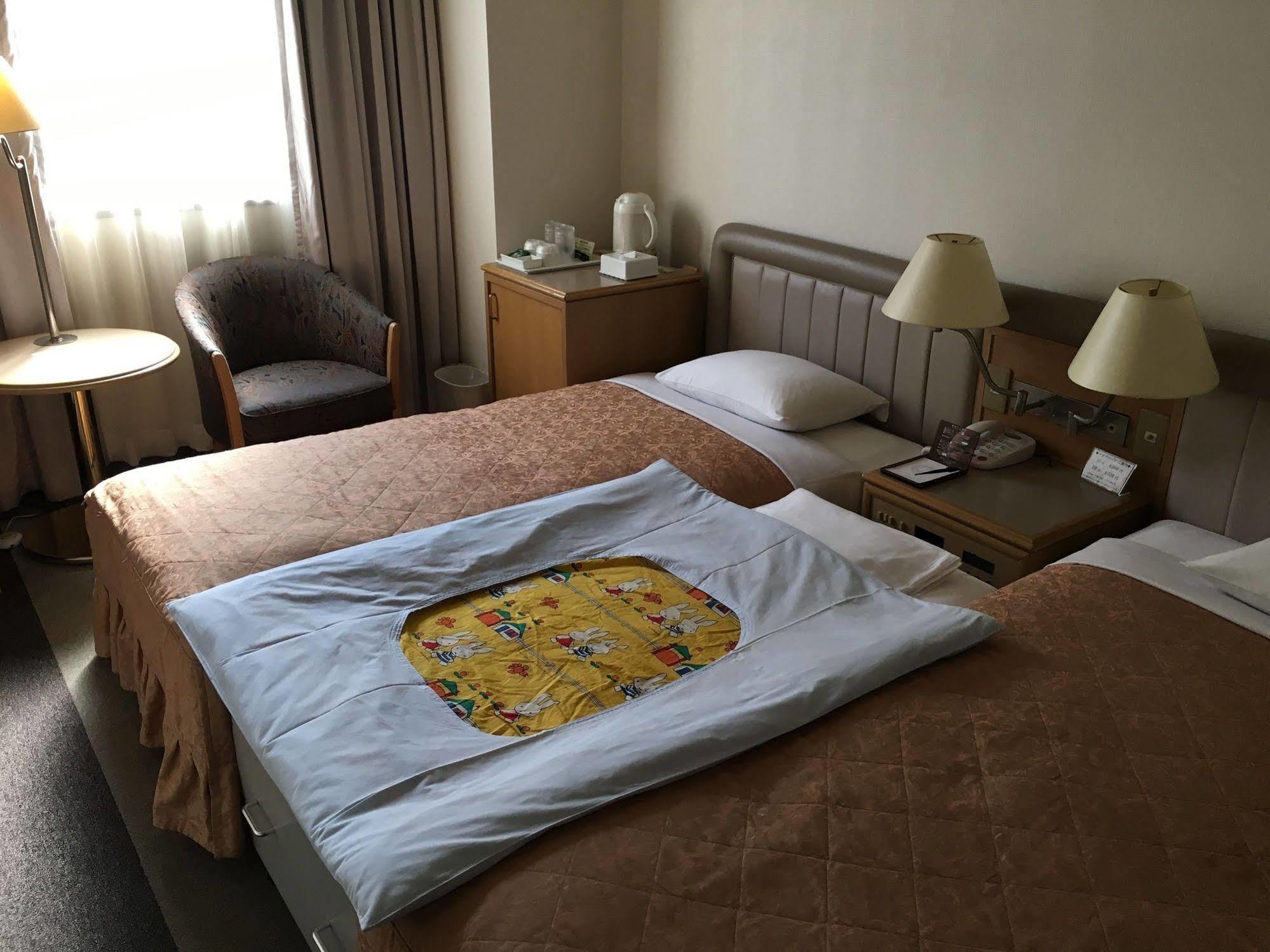 Urayasu Beaufort Hotel Buitenkant foto